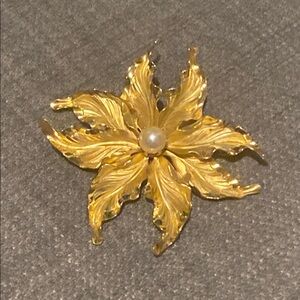 Elegant Vintage Gold Floral Brooch with Faux Pearl Accent